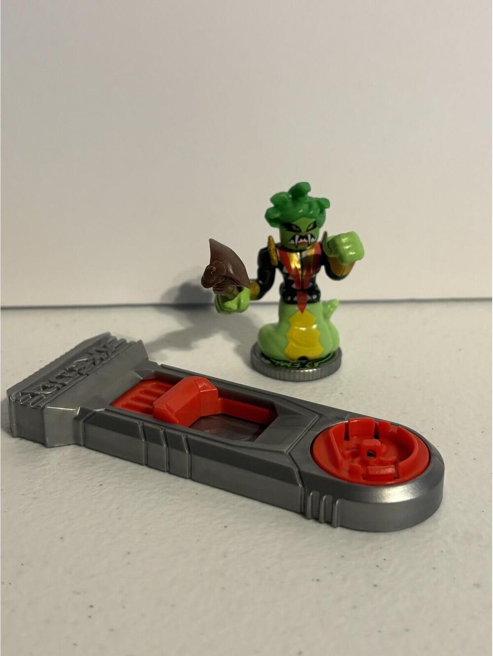Akedo Ultimate Arcade Warriors Miss Slither Epic Figure w Controller